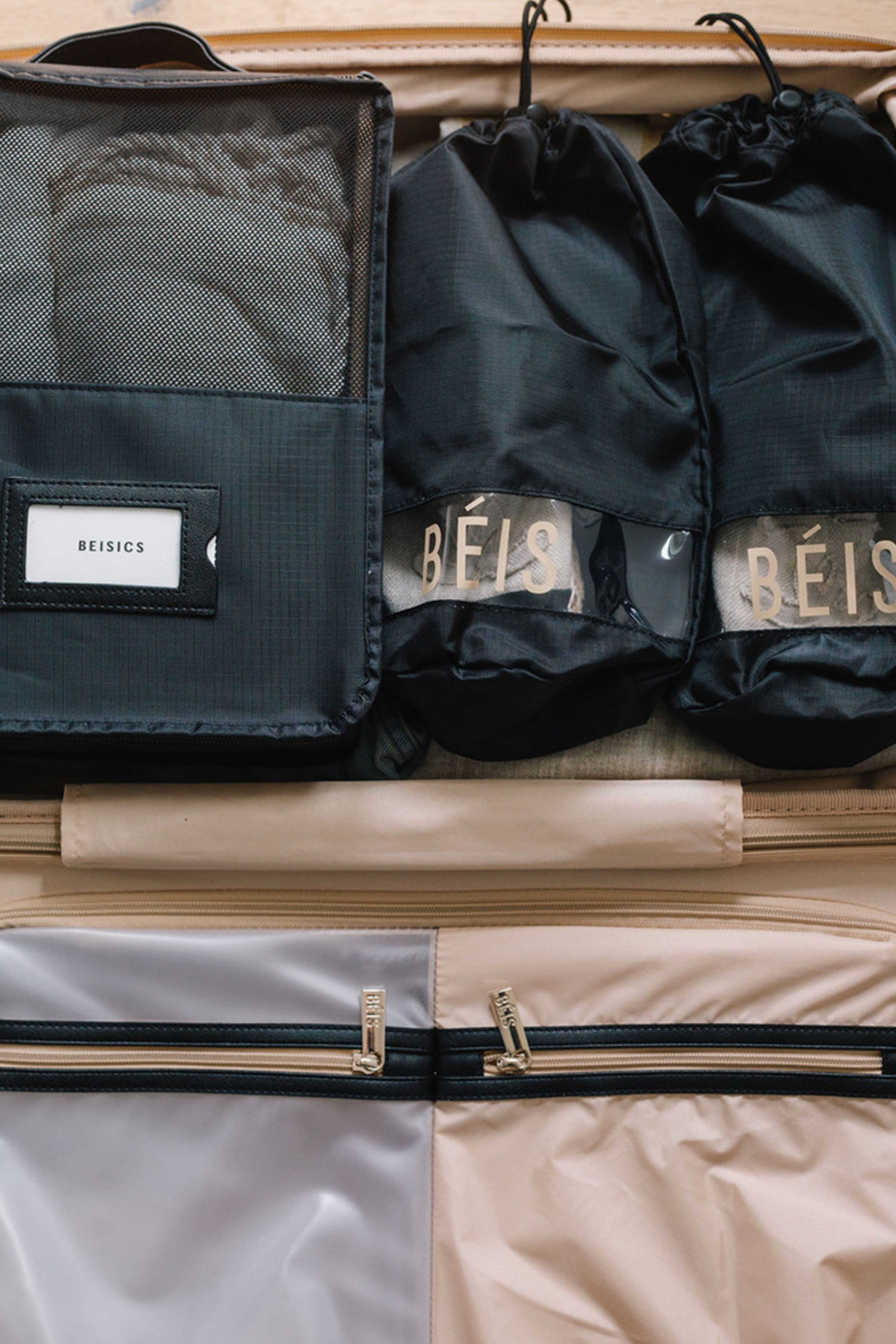 The Packing Cubes in Black